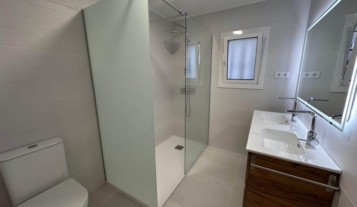 apartamento-con-vistas-al-mar-en-canyelles-roses (14)