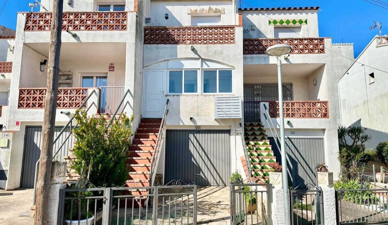 casa-adosada-en-venta-puig-rom-roses (1)