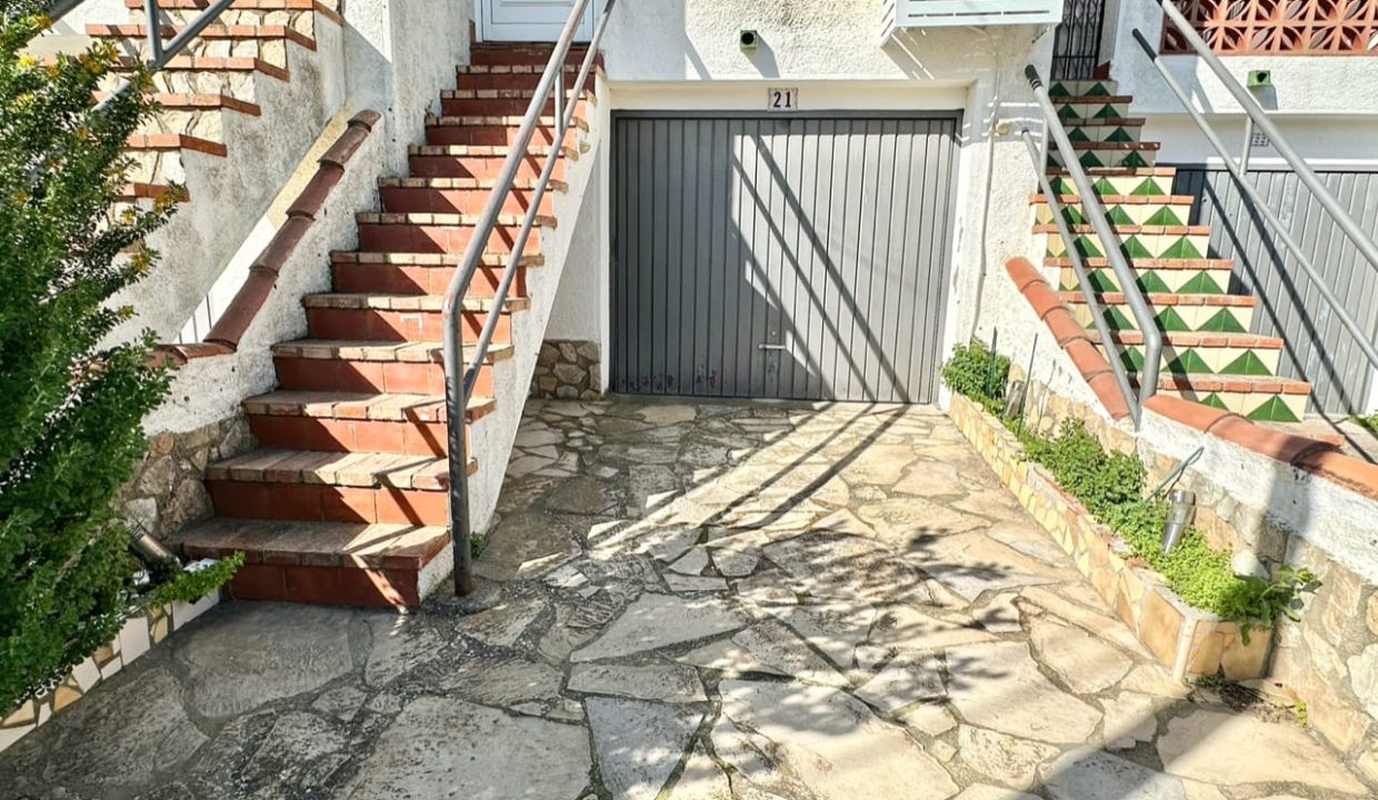 casa-adosada-en-venta-puig-rom-roses (2)