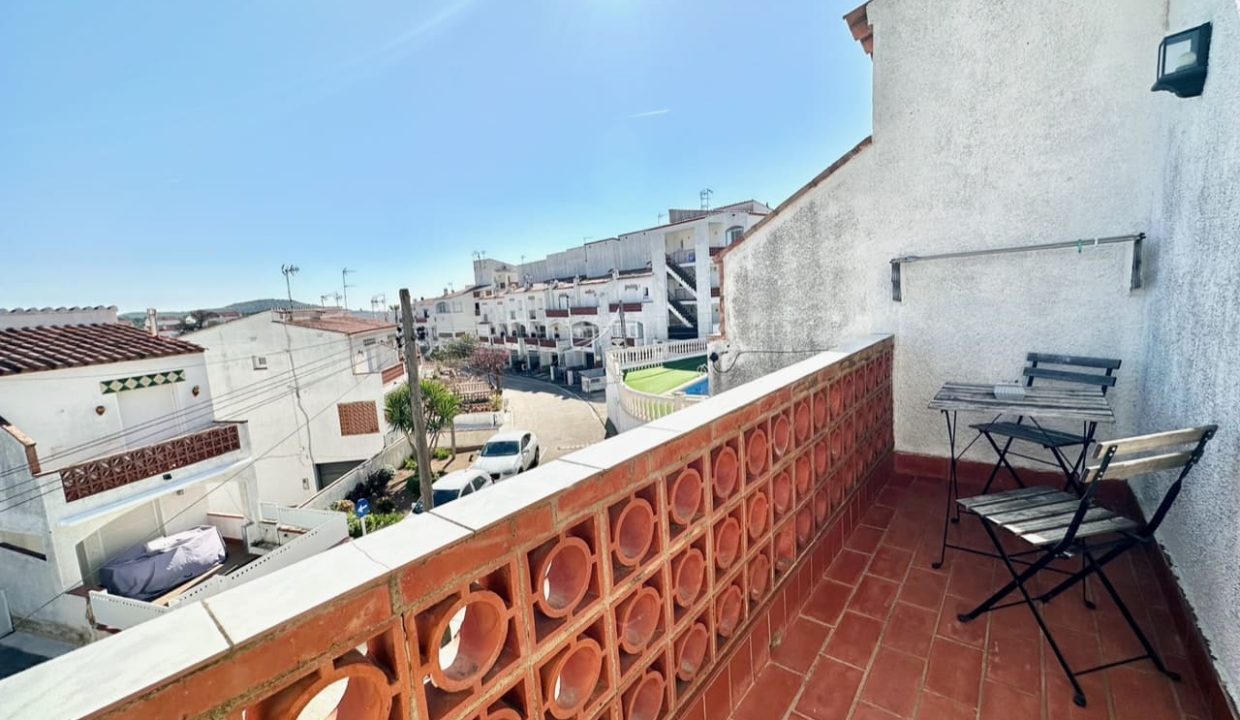 casa-adosada-en-venta-puig-rom-roses (6)