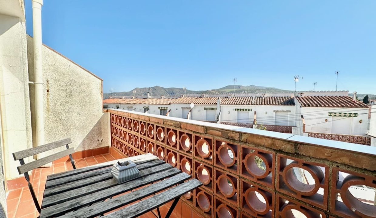 casa-adosada-en-venta-puig-rom-roses (7)